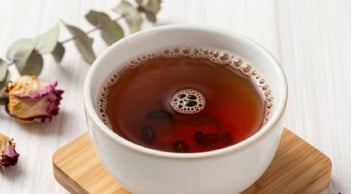 Người bị 5 bệnh này không nên uống nước đậu đen rang