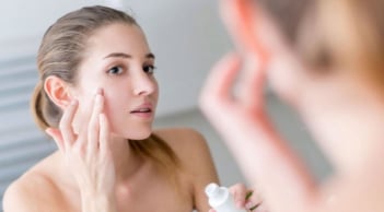 Thức khuya vẫn có thể giữ da căng mịn nếu duy trì đúng chu trình chăm sóc ban đêm