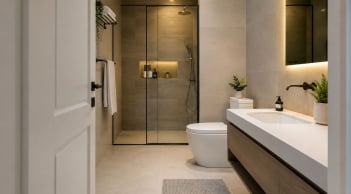 Nên đóng hay mở cửa nhà vệ sinh khi không dùng?