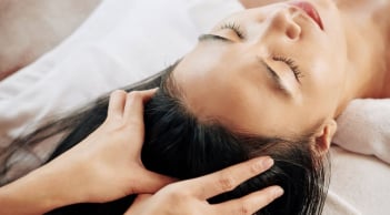 5 cách giúp tóc mọc dày và chắc khỏe hơn trong nhịp sống hiện đại