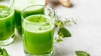 4 công thức nước ép rau diếp cá giúp thanh mát cơ thể, hỗ trợ da bớt xỉn màu và dễ nổi mụn