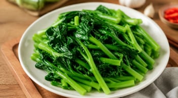 Vì sao rau luộc dễ mất màu, chuyển xanh sang vàng úa? Mẹo đơn giản giúp rau xanh mướt, để lâu vẫn đẹp mắt