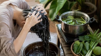 5 loại lá quen thuộc dùng gội đầu giúp tóc mượt không khô, giảm rụng