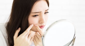 5 cách chăm da giúp làm mờ thâm lâu năm và hỗ trợ da đều màu hơn tại nhà