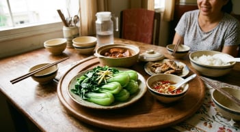 Vì sao luộc rau người xưa luôn cho thêm vài hạt muối?