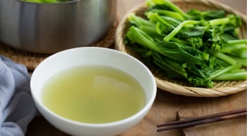 Có nên ăn nước rau luộc không? Chúng giàu dinh dưỡng hay có thành phần gây hại?