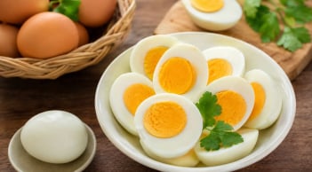 Cách luộc trứng không nứt vỡ, róc vỏ bóc dễ, độ chín theo ý muốn: 5 mẹo đơn giản