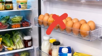 Để trứng ở cánh tủ lạnh là sai lầm nhiều người mắc phải, chuyên gia chỉ vị trí đúng để giữ tươi lâu