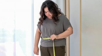 Sức khỏe sau 50: Vì sao phụ nữ dễ tăng cân và cách kiểm soát hiệu quả