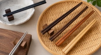 Đũa ăn nên thay bao lâu một lần? Nhiều người cứ tưởng còn dùng được là dùng, nguy cơ âm thầm