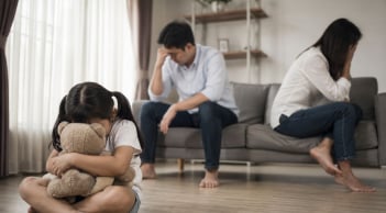 Sau 1 cuộc ly hôn: Người chịu tổn thất lớn nhất đôi khi không phải vợ hoặc chồng