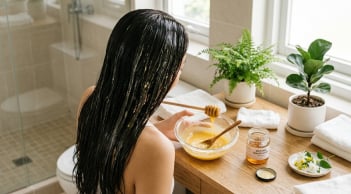 Ủ tóc bằng trứng gà và mật ong: Tóc khô xơ cũng bóng mượt bất ngờ