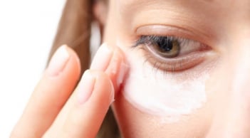 5 bài tập massage mắt đơn giản giúp giảm bọng mắt và mang lại vẻ ngoài tươi tắn hơn