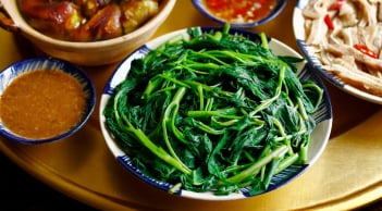 Luộc rau muống cho thêm vài giọt này, rau xanh ngắt, để lâu không thâm đen