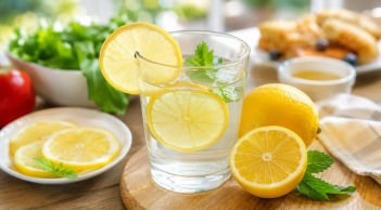 Người uống nước chanh để tốt cho sức khỏe cần tránh kết hợp với những thực phẩm này