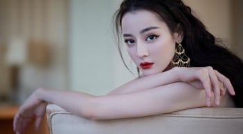Bí quyết giữ gìn nhan sắc của Địch Lệ Nhiệt Ba: Không cần cầu kỳ vẫn duy trì làn da rạng rỡ