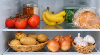 Tủ lạnh không phải kho bảo quản thần kỳ: 7 thực phẩm càng cất tủ lạnh càng hỏng nhanh