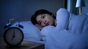 Người hay thức dậy lúc 3-4 giờ sáng và khó ngủ lại là đang gặp điều gì?