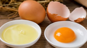 Lòng trắng hay lòng đỏ trứng giàu dinh dưỡng hơn?Lưu ý điều này để ăn cho đúng