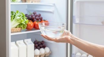 Vì sao nên để một bát giấm trắng vào tủ lạnh?