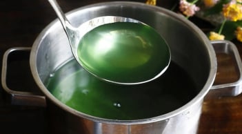 Có nên dùng nước luộc rau làm canh không?