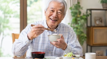 Những người sống thọ thường có kiểu ăn tối này