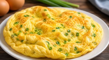 Rán trứng nhớ thêm thứ này để trứng vàng đều, phồng xốp mềm mịn
