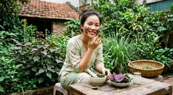 Trị nám bằng lá tía tô: Mẹo dân gian cực rẻ tiền giúp mờ đốm nâu, da trắng mịn sau vài tuần