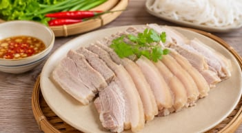 Sai lầm khiến thịt luộc bị khô và mất vị ngọt, chỉnh ngay để miếng thịt mướt căng mọng, ngọt đậm vị