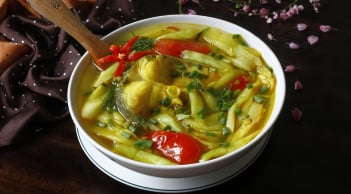 Cách nấu canh dọc mùng giòn ngon, không bị ngứa