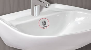 Vì sao bồn rửa mặt luôn có một lỗ nhỏ gần vòi nước?
