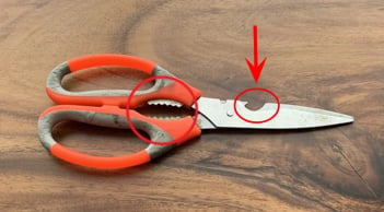 Vì sao trên mỗi chiếc kéo đều có những lỗ khuyết, lỗ răng cưa?