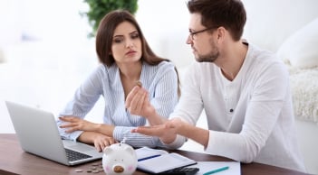 Phụ nữ tự chủ tài chính trong hôn nhân, không phụ thuộc vào chồng