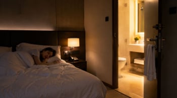 Ngủ qua đêm ở khách sạn hãy làm điều này: Lợi ích bất ngờ