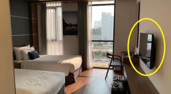 Rút phích cắm ti vi ngay khi nhận phòng khách sạn? Bạn sẽ nhận được điều bất ngờ