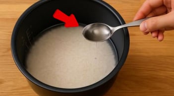 Tại sao bạn nên đổ một thìa giấm vào nồi cơm?