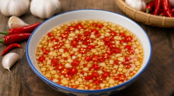 Vì sao pha nước mắm tỏi ớt không nổi? Tôi dùng mẹo này giúp bát nước chấm đẹp mắt, tỏi ớt nổi bồng bềnh