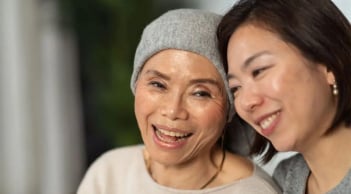 Câu chuyện truyền cảm hứng về những phụ nữ sống tích cực giữa bạo bệnh