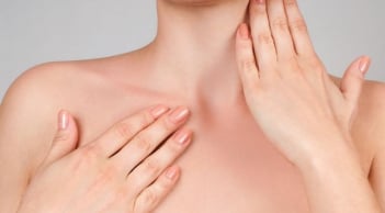 Chăm sóc vùng da ngực đúng cách để duy trì vẻ săn chắc và làm chậm quá trình lão hóa