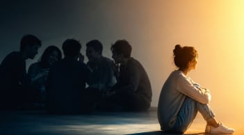 Bạn bè có 3 dấu hiệu này nên tránh cho sớm: Càng thân càng dễ bị kéo xuống