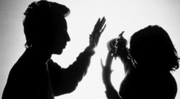 Tâm lý phụ nữ bị bạo hành: Vì sao càng tổn thương càng khó rời đi?