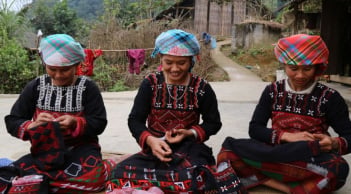 Không chỉ thoát nghèo, phụ nữ vùng cao đang học cách làm chủ cuộc sống