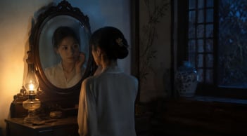 Vì sao người xưa hạn chế soi gương vào ban đêm?