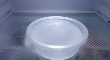 Vì sao nên đặt bát nước trong tủ lạnh