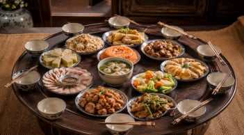 Vì sao người Việt xưa chuộng mâm tròn hơn mâm vuông? Không chỉ vì tiện mà còn ẩn nhiều ý nghĩa
