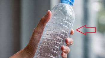 Vì sao nước đóng chai phải có nhiều đường gân?