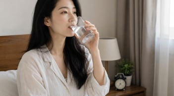 3 khung giờ không nên uống nước kẻo rước thêm bệnh