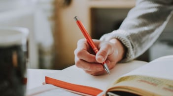 Người hướng nội phù hợp với nghề gì? 7 công việc ổn định, thu nhập cao