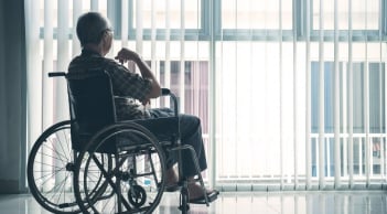 Sự cô đơn đang âm thầm đe dọa sức khỏe tinh thần của người cao tuổi