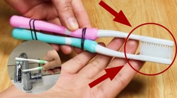 Buộc 2 chiếc bàn chải với nhau, đơn giản mà lợi cả nhà